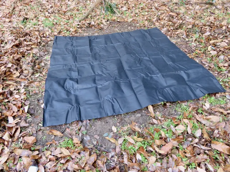 防草シートを敷く